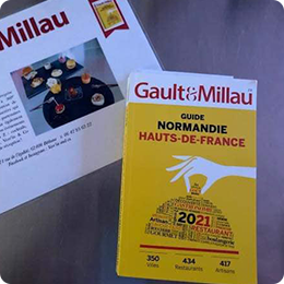 photo avec le commercial de Gault & Millau