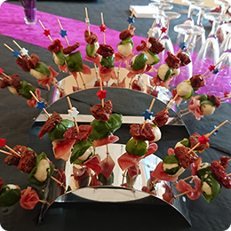 mini-brochettes chiffonade de jambonsec / mozzarella basilic tomate séchée