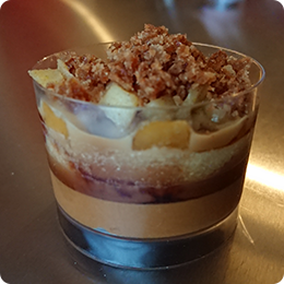 Verrine mousse caramel / pomme / crumble noisette