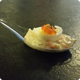 cuillère oeufs de caille sur rémoulade de surimi